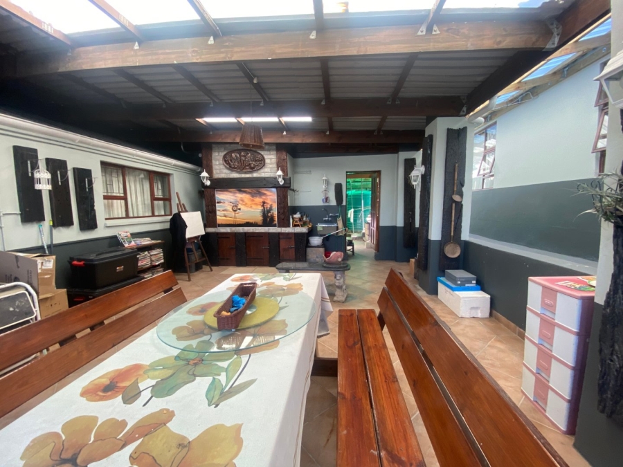 6 Bedroom Property for Sale in Berea Eastern Cape